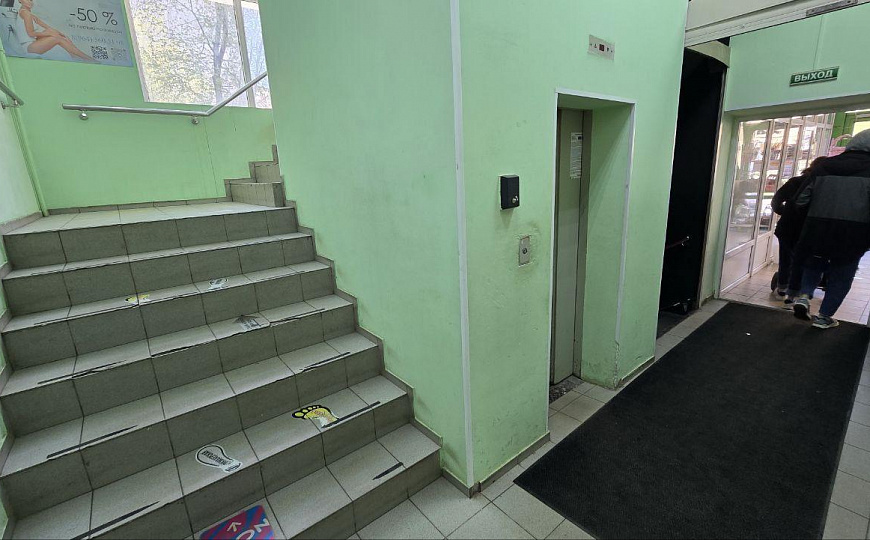 Третий этаж в хорошем месте, можно с готовым бизнесом. фото