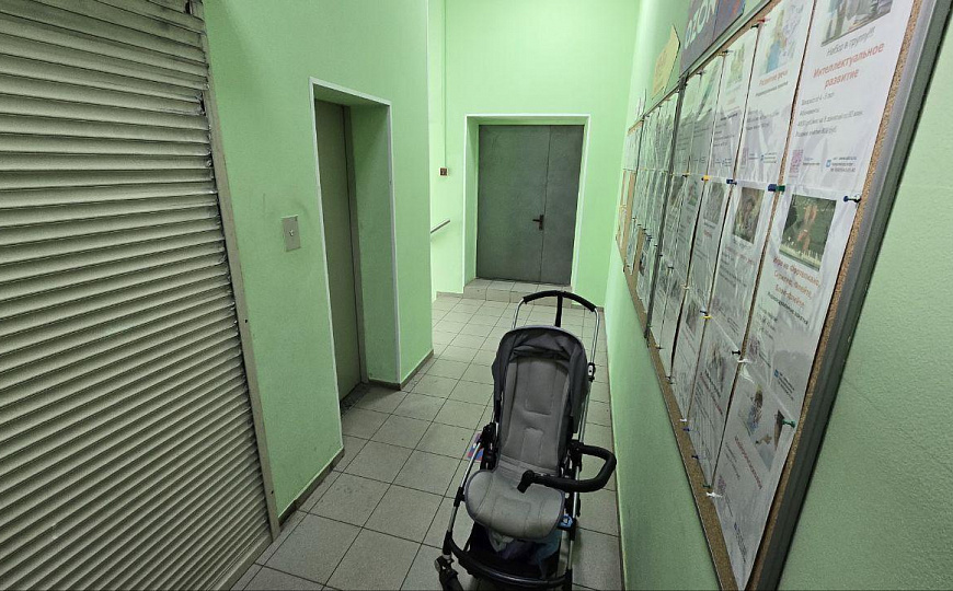 Третий этаж в хорошем месте, можно с готовым бизнесом. фото