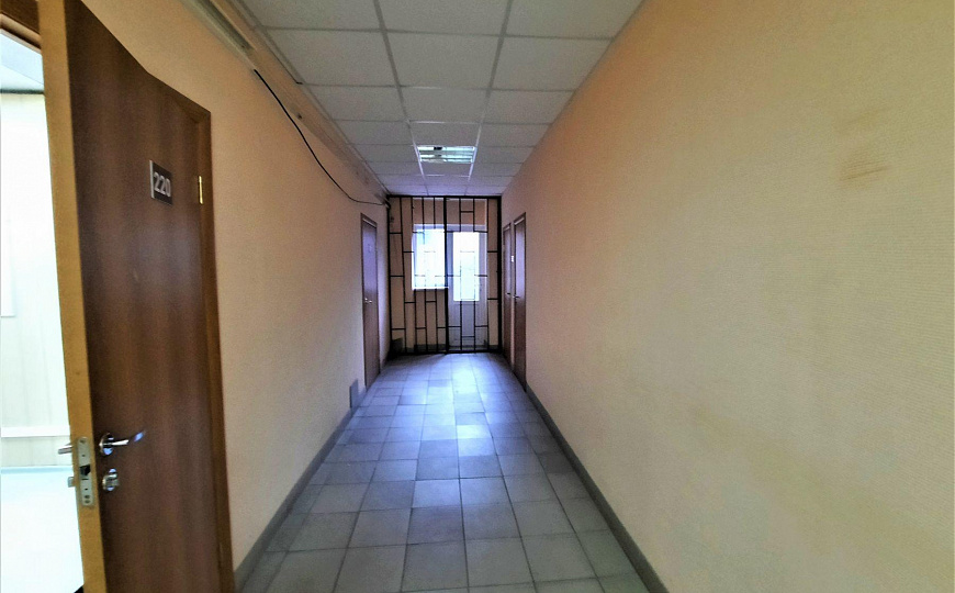 Продам отдельно стоящее здание, 2 100 м² фото