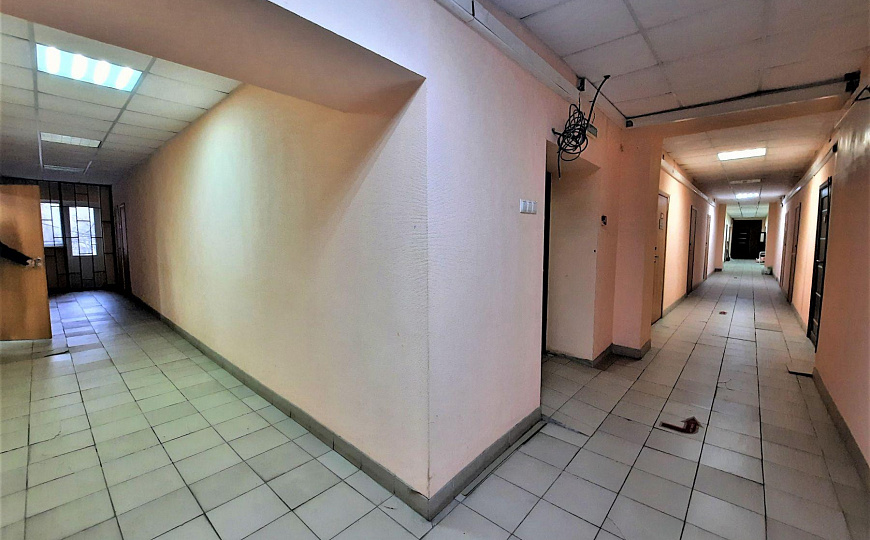 Продам отдельно стоящее здание, 2 100 м² фото
