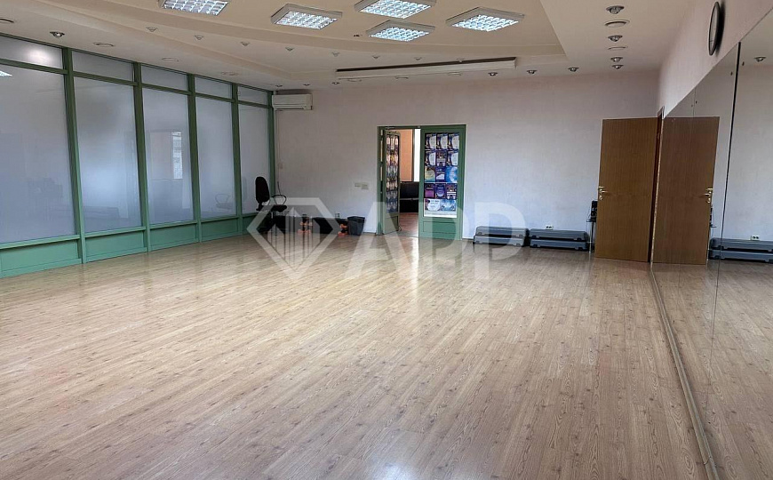 Продам офисный центр фото