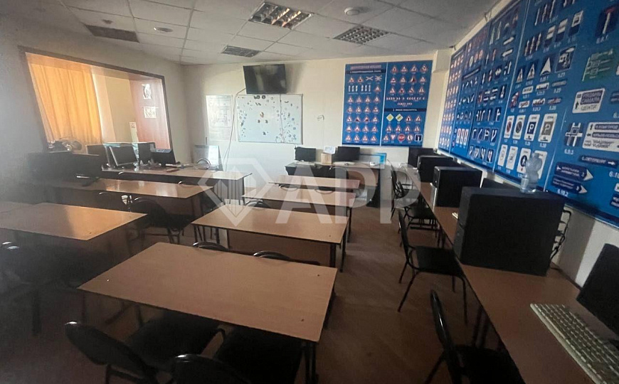 Продам офисный центр фото