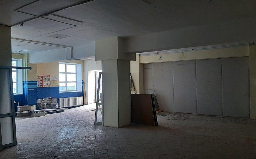 Помещение свободного назначения на Артема 140 фото