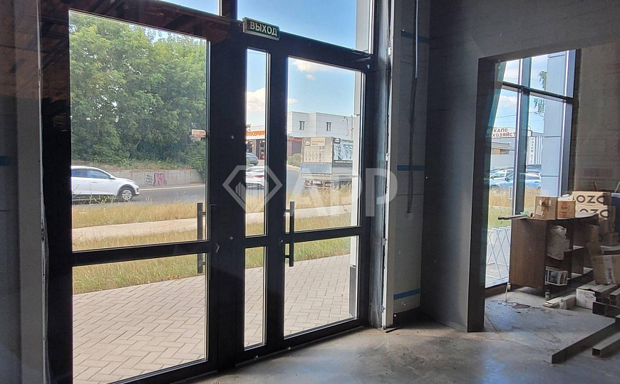 Помещения для бизнеса ТЦ «Взлетный» от 12 до 557 кв.м. фото