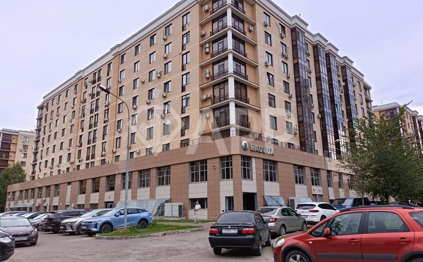 Продаю цоколь 223,8 м² с большими окнами в центре фото