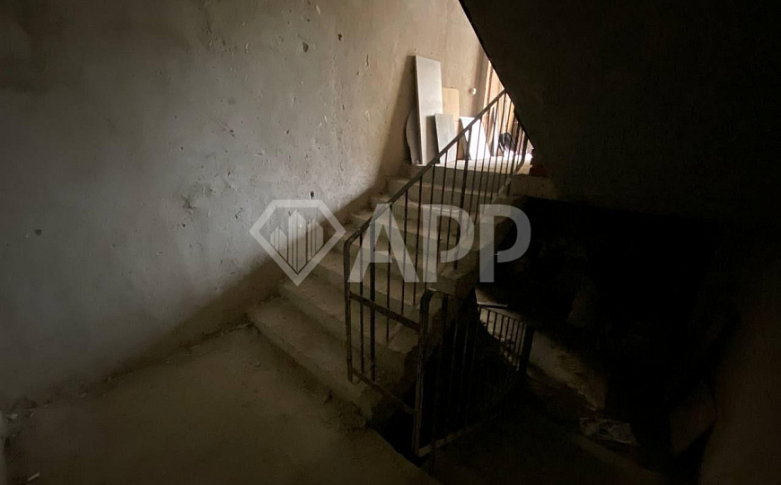 Продаю цоколь 223,8 м² с большими окнами в центре фото