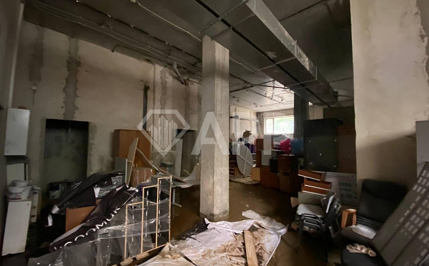 Продаю цоколь 223,8 м² с большими окнами в центре фото
