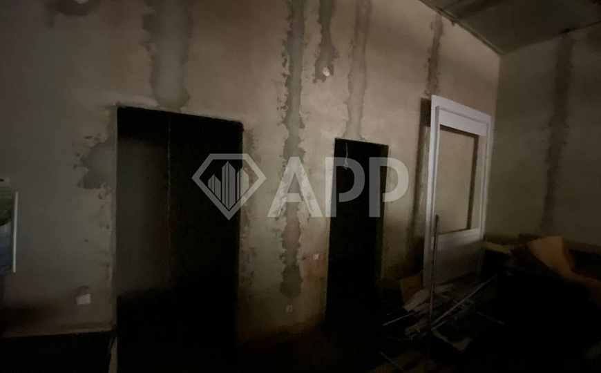 Продаю цоколь 223,8 м² с большими окнами в центре фото