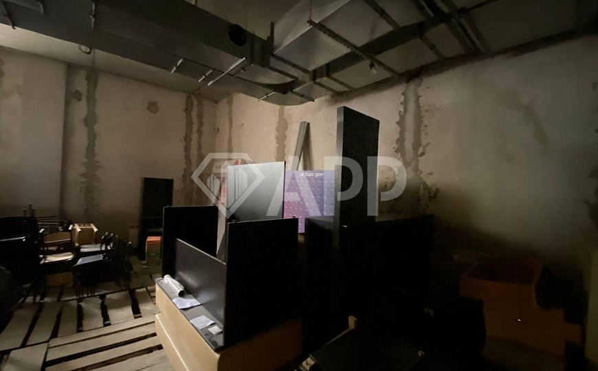 Продаю цоколь 223,8 м² с большими окнами в центре фото