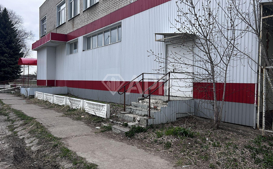 Помещение свободного назначения на первой линии трассы фото