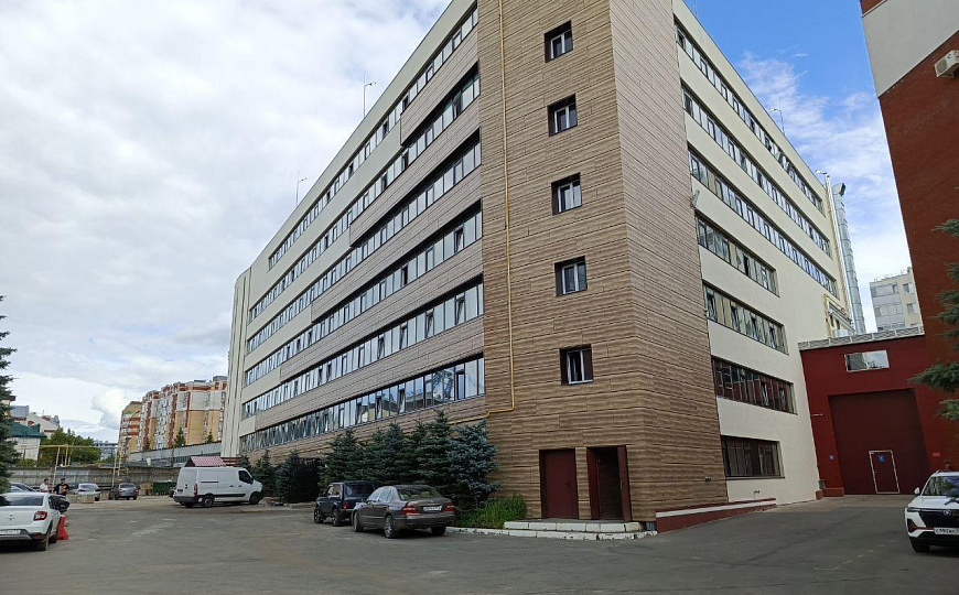 Сдам многофункциональный комплекс с паркингом. фото