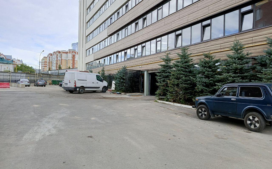 Сдам многофункциональный комплекс с паркингом. фото
