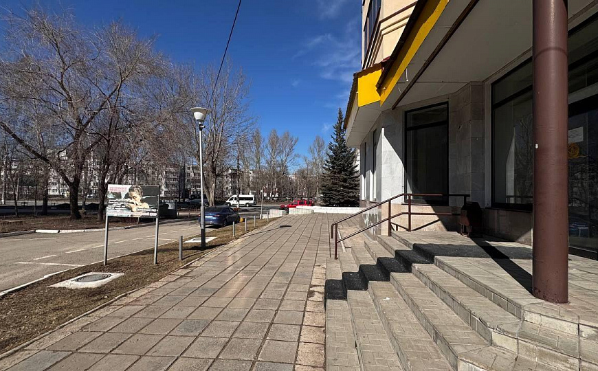 Помещение свободного назначения 458 кв.м. фото