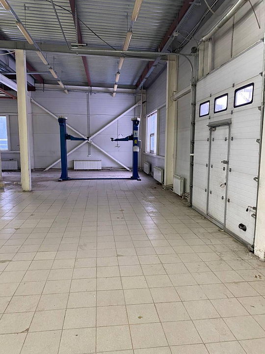 Аренда автосалона, 1300 м2 фото