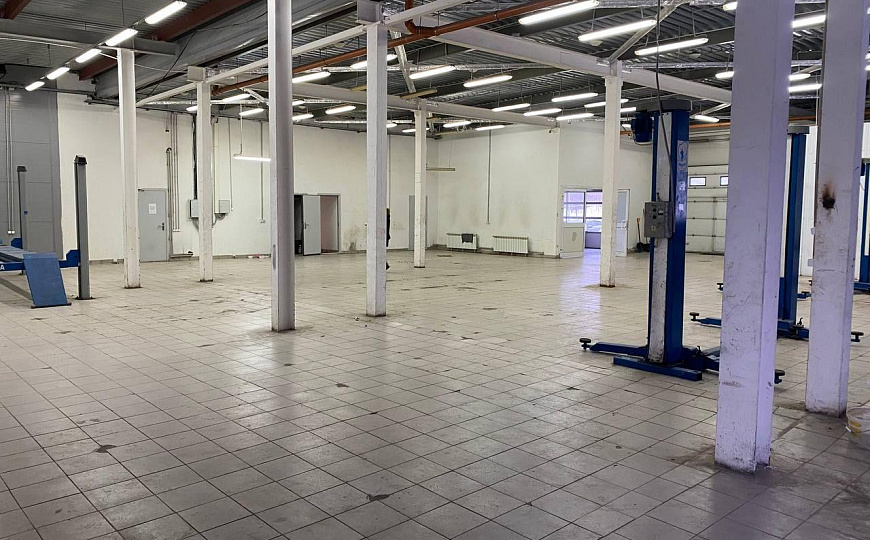 Аренда автосалона, 1300 м2 фото