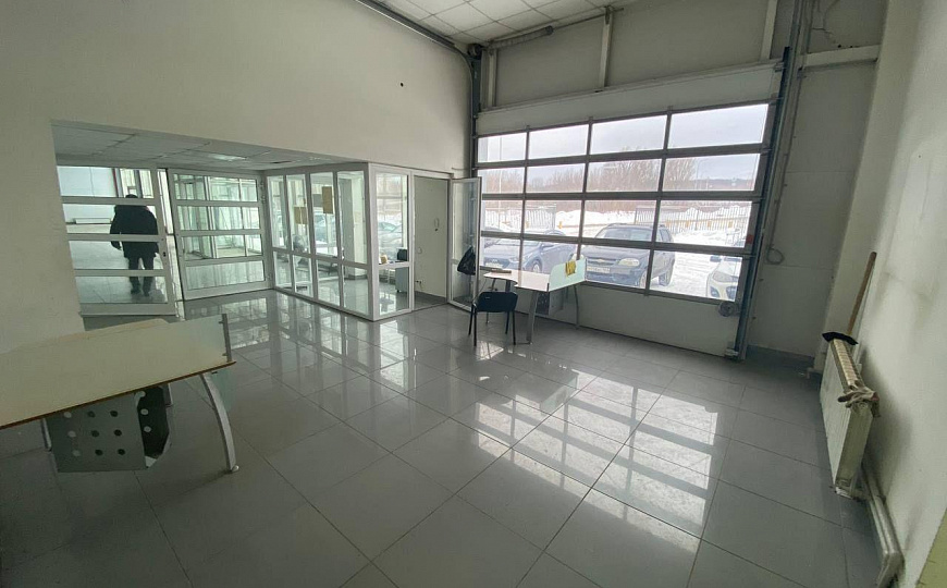 Аренда автосалона, 1300 м2 фото