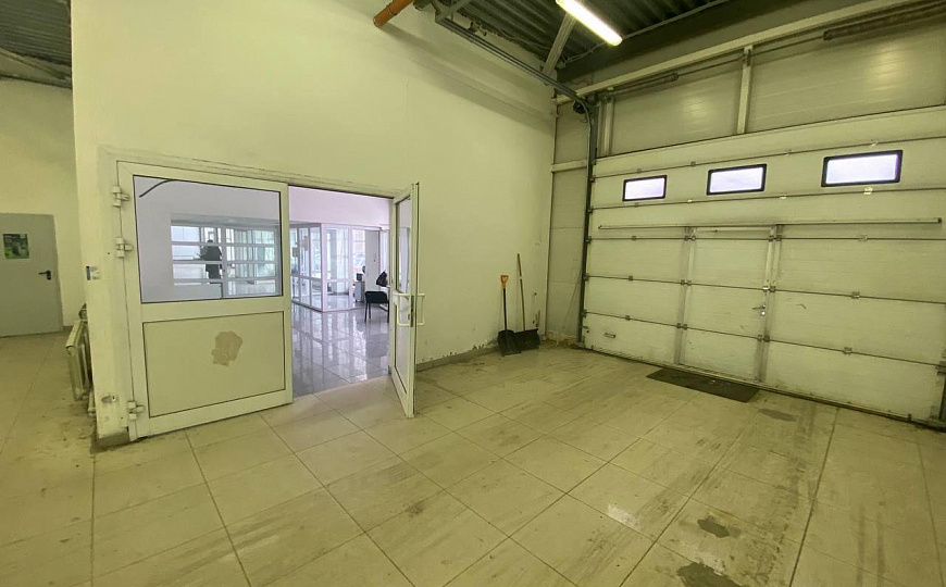 Аренда автосалона, 1300 м2 фото