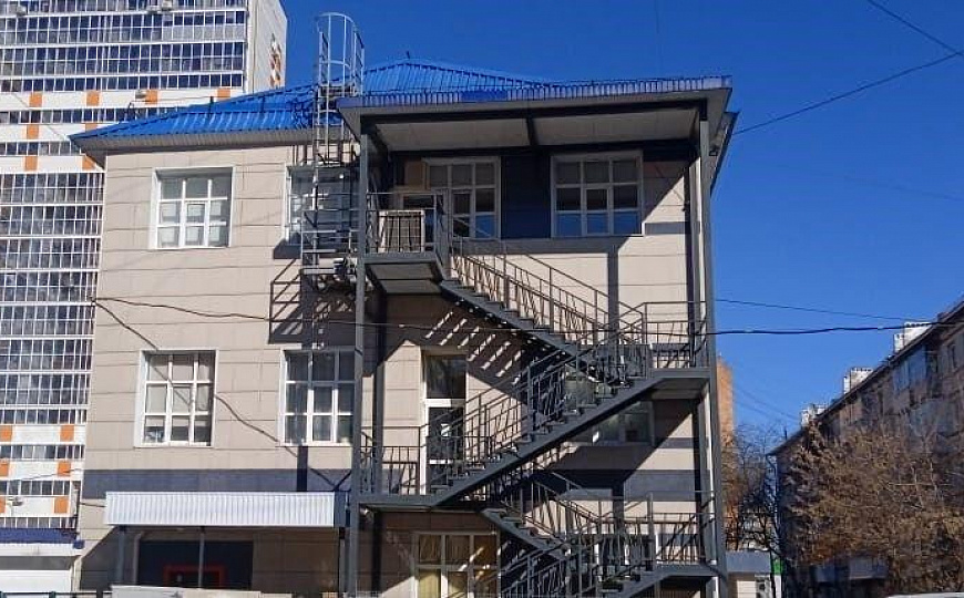 Продается трехэтажное здание 981.8м² свободного назначения фото