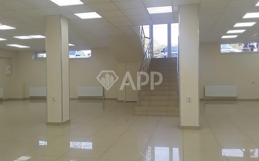 Сдам торговое помещение общей площадью 202 м² на втором этаже фото