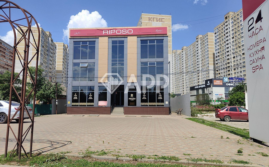 Сдам торговое помещение, 1 100 м² фото