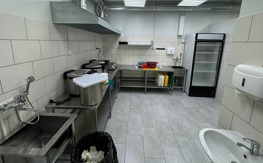 Предлагаем в аренду помещение свободного назначения, 1 линия, высокая проходимость. фото