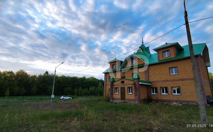 Помещение свободного назначения и много земли под глэмпинг около реки фото