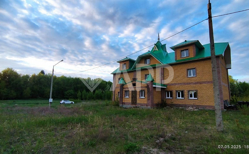 Помещение свободного назначения и много земли под глэмпинг около реки фото