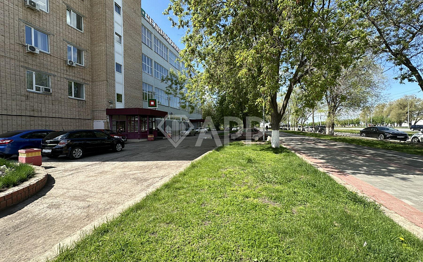 Продается отдельно стоящее здание с арендаторами 3970м² фото