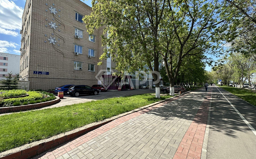Продается отдельно стоящее здание с арендаторами 3970м² фото