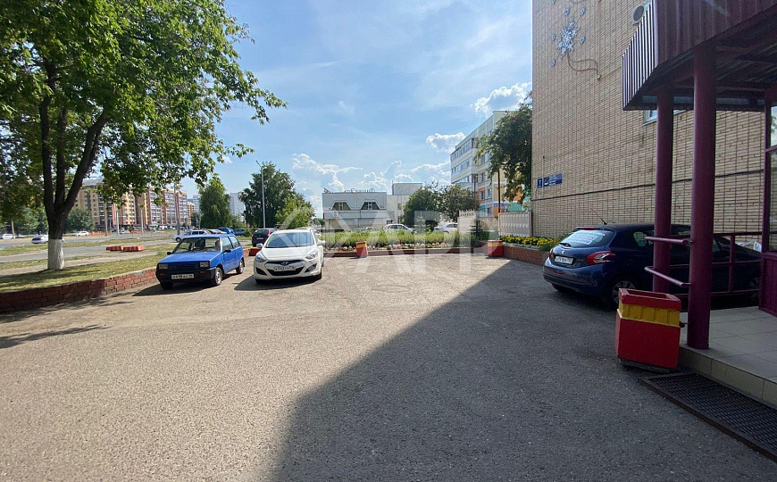 Продается отдельно стоящее здание с арендаторами 3970м² фото
