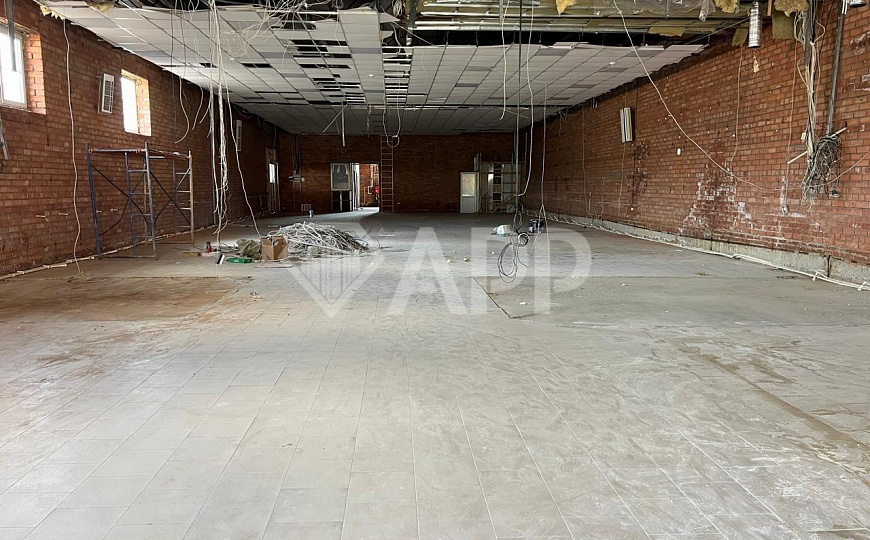 Сдам помещение свободного назначения, 910 м². 585 м² торговый зал и 325 м² складское помещение фото