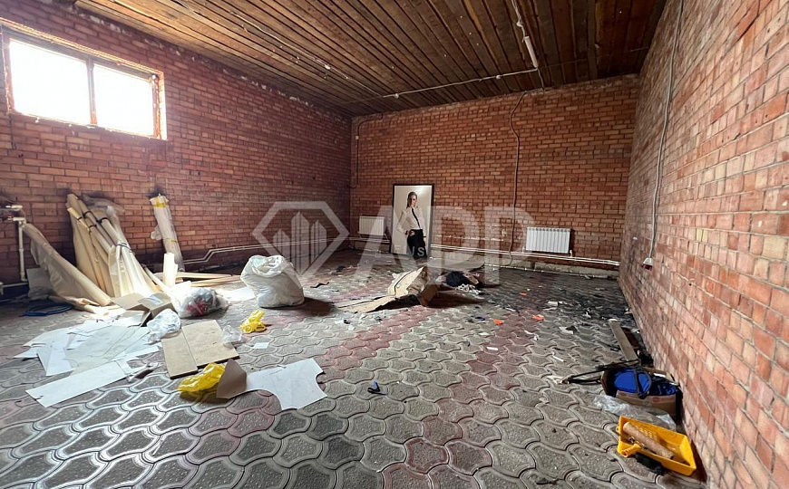 Сдам помещение свободного назначения, 910 м². 585 м² торговый зал и 325 м² складское помещение фото