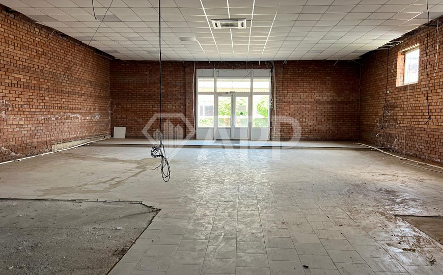 Сдам помещение свободного назначения, 585 м² фото