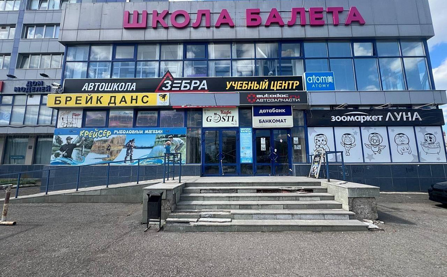 Аренда. Помещение в бизнес/торговом центре 40-130м², 1 линия фото