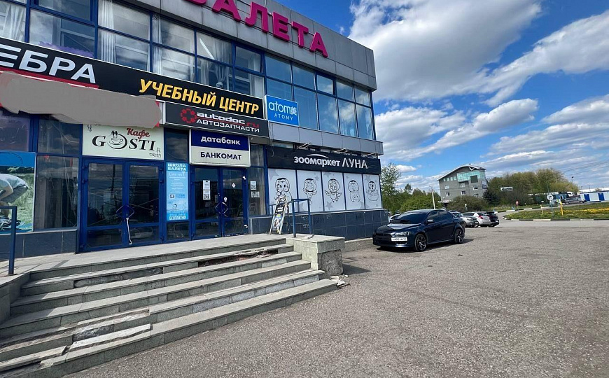 Аренда. Помещение в бизнес/торговом центре 40-130м², 1 линия фото