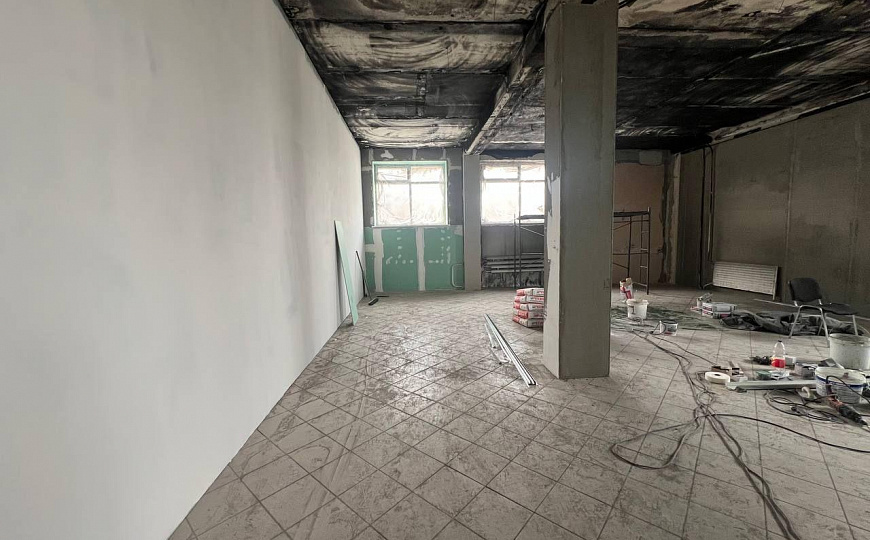 Аренда. Помещение в бизнес/торговом центре 40-130м², 1 линия фото