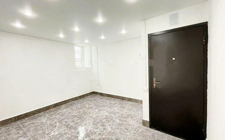 Продаю помещение, 12,8м², первая линия, высокий пешеходный трафик. фото