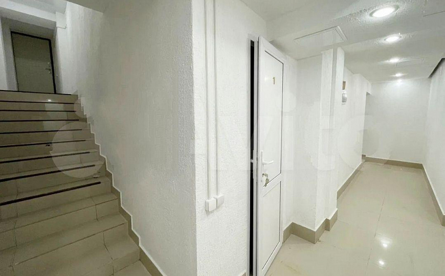 Продаю помещение, 12,8м², первая линия, высокий пешеходный трафик. фото