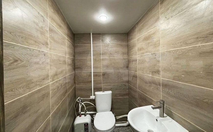 Продаю помещение, 12,8м², первая линия, высокий пешеходный трафик. фото