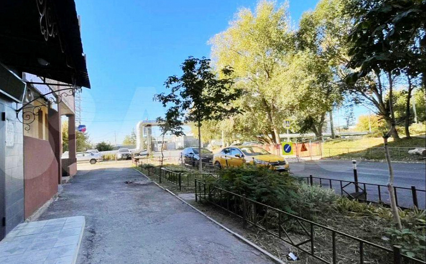 Продаю помещение, 12,8м², первая линия, высокий пешеходный трафик. фото
