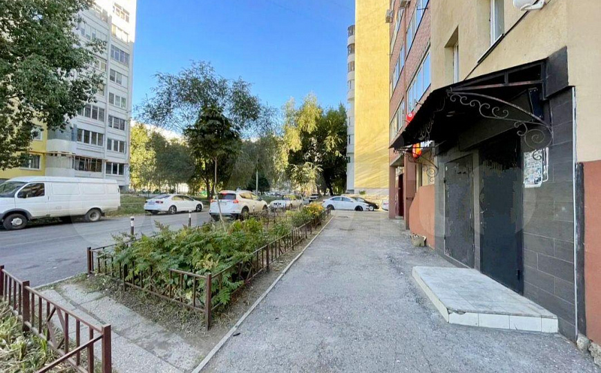 Продаю помещение, 12,8м², первая линия, высокий пешеходный трафик. фото