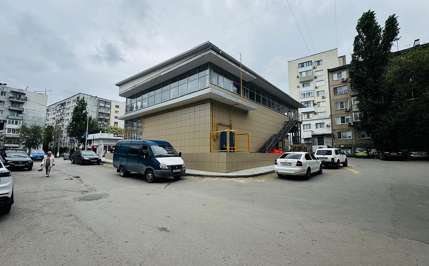 Помещение с витринами, мокрой точкой под бьюти сферу, 30 м² фото
