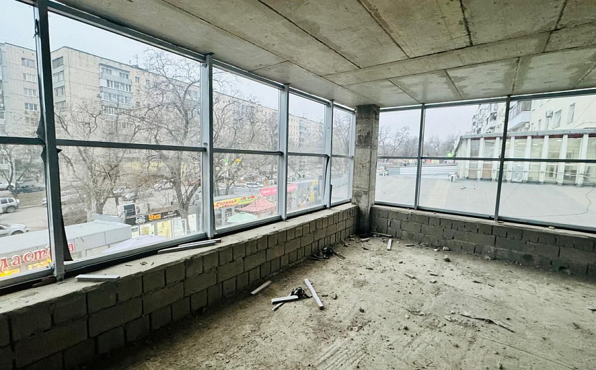 Помещение с витринами, мокрой точкой под бьюти сферу, 30 м² фото
