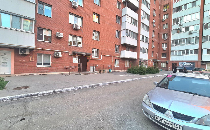 Сдам помещение в проходном месте фото
