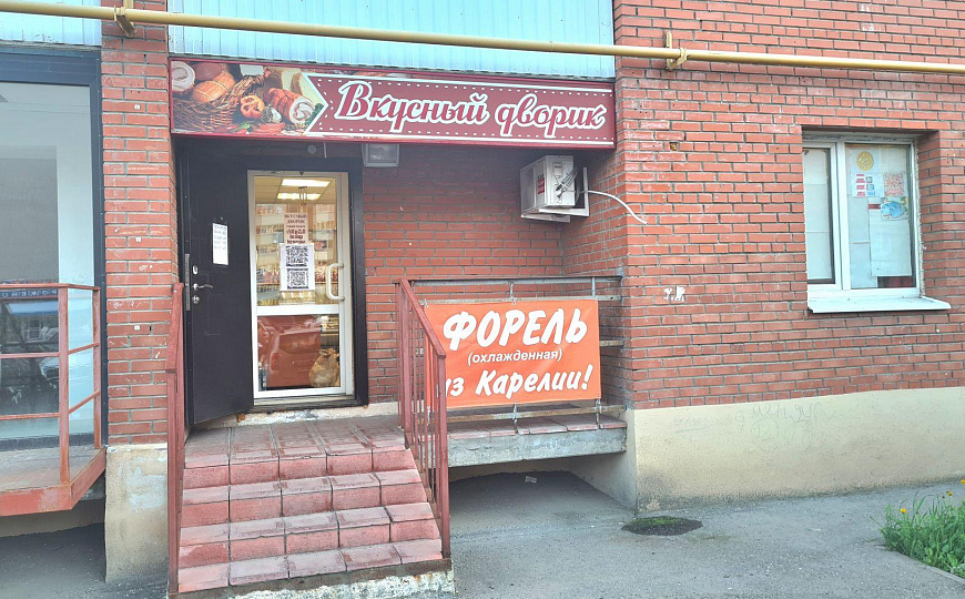 Сдам помещение в проходном месте фото