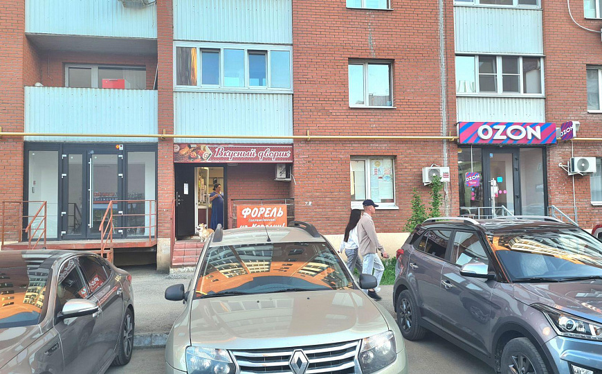 Сдам помещение в проходном месте фото