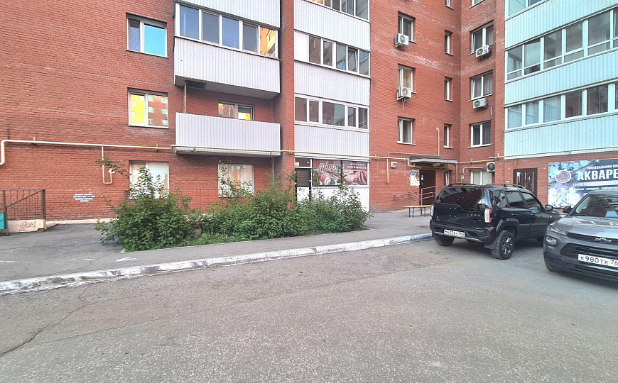 Сдам помещение в проходном месте фото