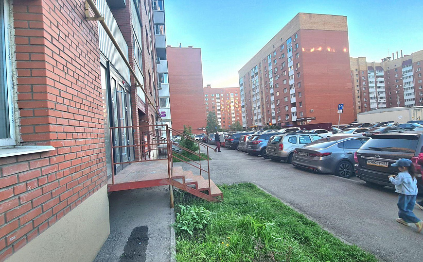 Сдам помещение в проходном месте фото