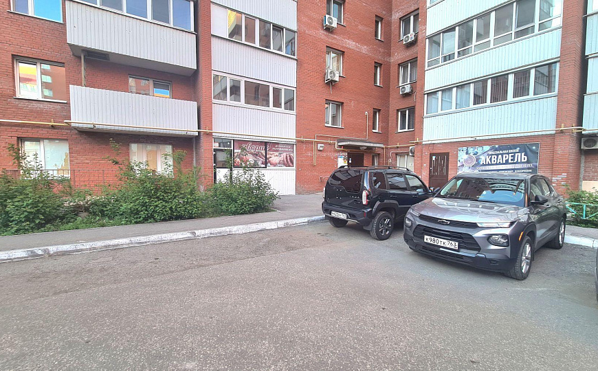 Сдам помещение в проходном месте фото
