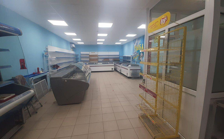 Магазин с холодильным и торговым оборудованием фото